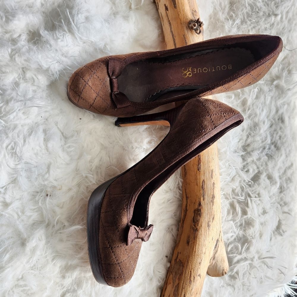 Boutique 58 brown suede quilted platform pumps